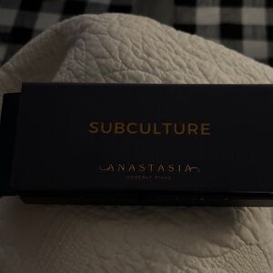 Anastasia Beverly Hills Subculture Palette - Black and Gold